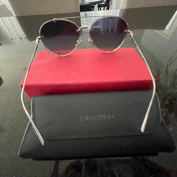 Valentino 2045 Sunglasses - Picture 3 of 4
